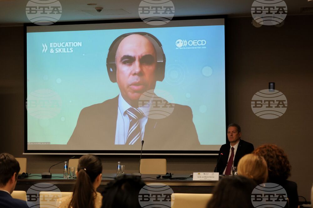 Подготовката на учителите е решаваща за смисленото използване на дигиталните технологии в образованието, заяви в Бургас Хосе-Луис Алварес-Галван от ОИСР