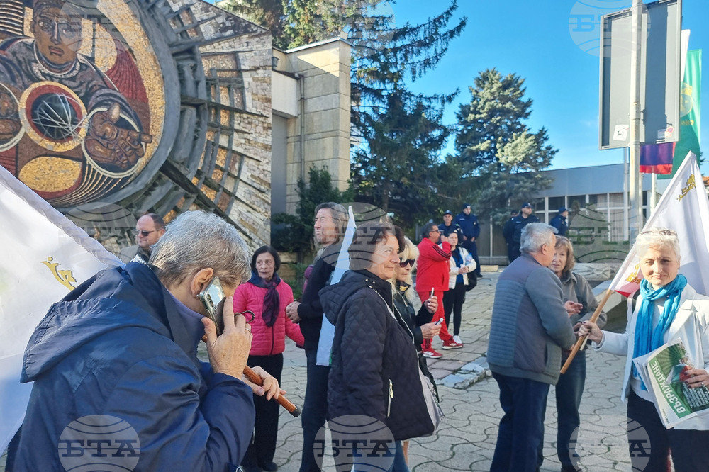 Карлово - Общински съвет - заседание - протест