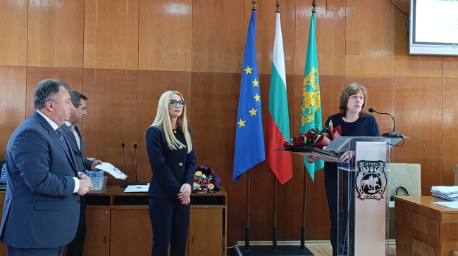 Община Шумен: Кметът проф. Христо Христов поздрави двама отличени шуменци за техния принос