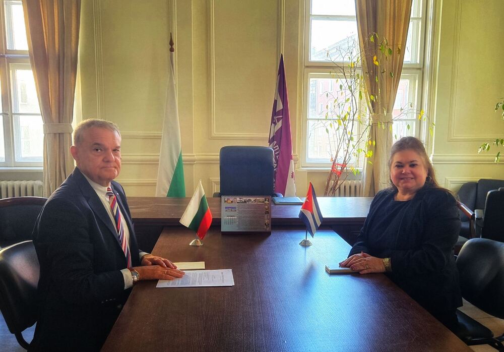 Румен Петков проведе среща с посланика на Република Куба в България