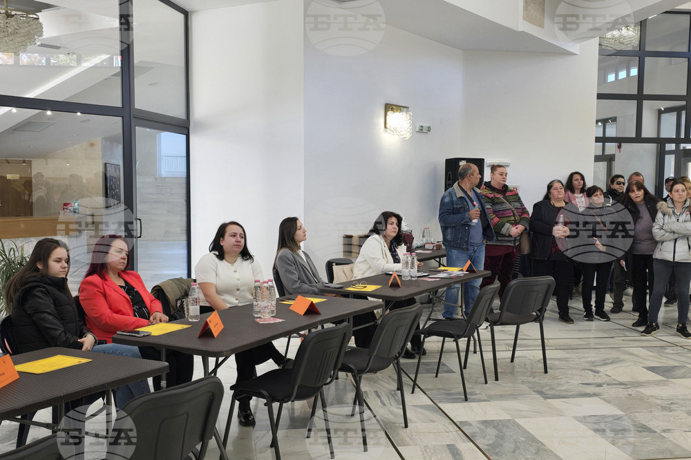 Трудова борса събра работодатели и търсещи работа хора в Гоце Делчев