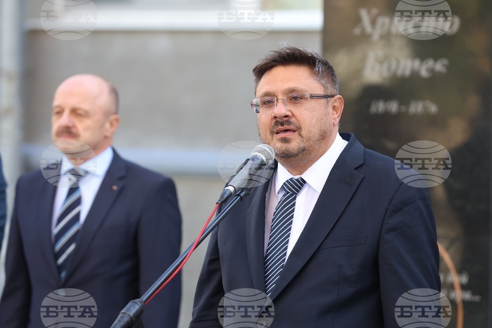 Украйна - Измаил - обновен паметник на Христо Ботев - откриване