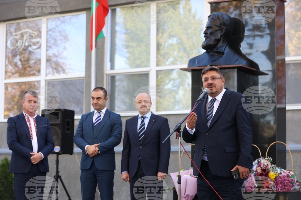 Украйна - Измаил - обновен паметник на Христо Ботев - откриване