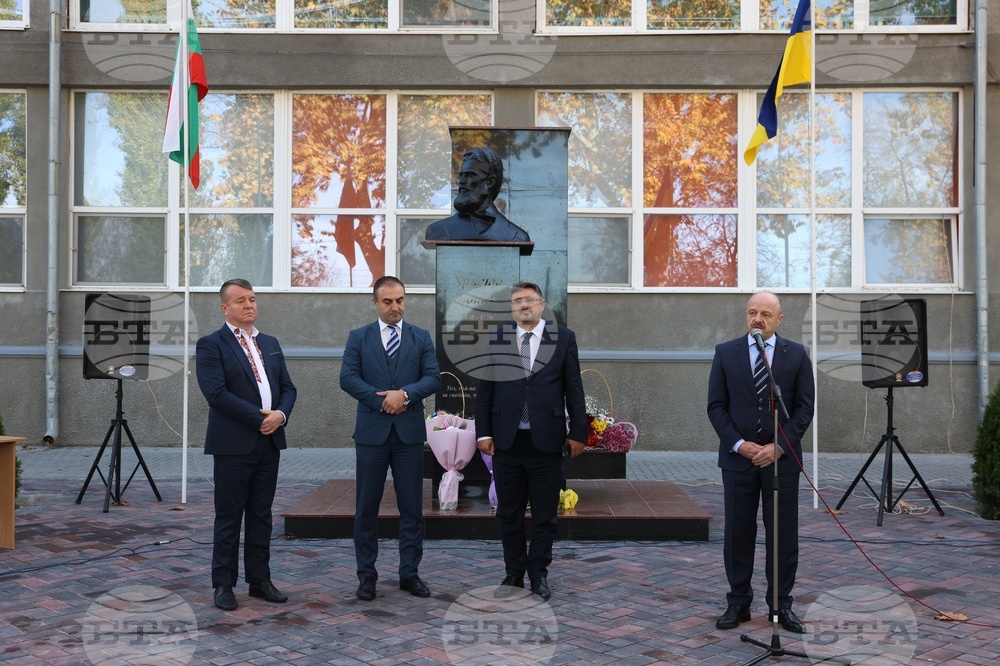 Украйна - Измаил - обновен паметник на Христо Ботев - откриване