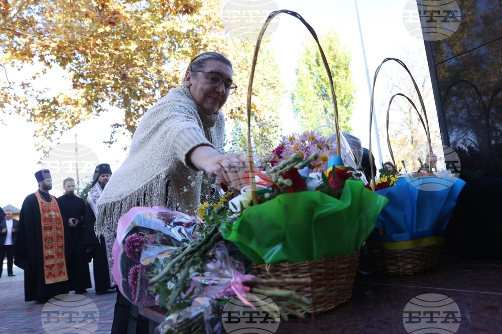 Украйна - Измаил - обновен паметник на Христо Ботев - откриване