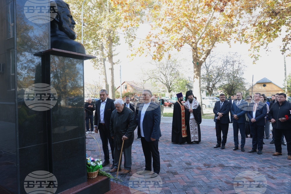 Украйна - Измаил - обновен паметник на Христо Ботев - откриване