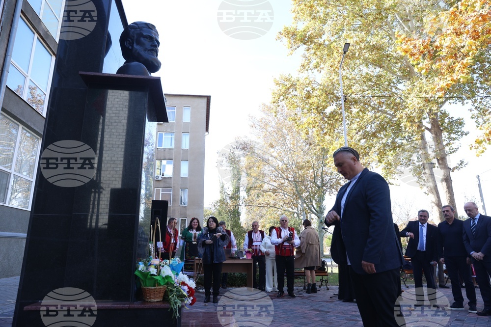 Украйна - Измаил - обновен паметник на Христо Ботев - откриване