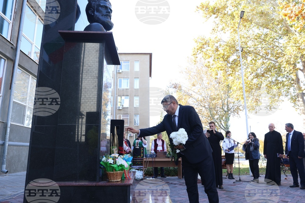 Украйна - Измаил - обновен паметник на Христо Ботев - откриване