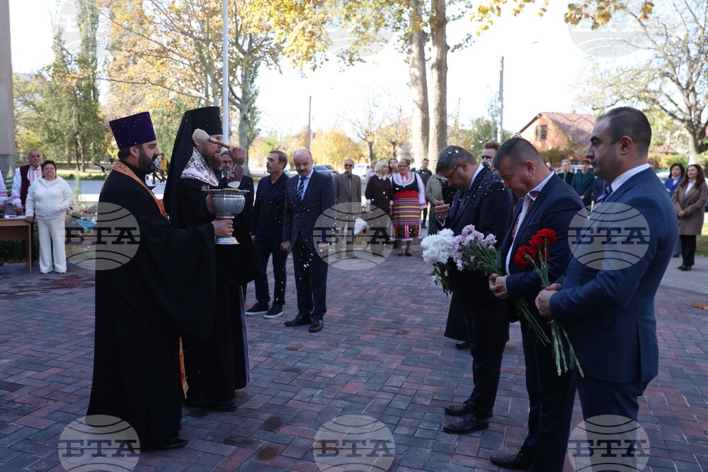 Украйна - Измаил - обновен паметник на Христо Ботев - откриване