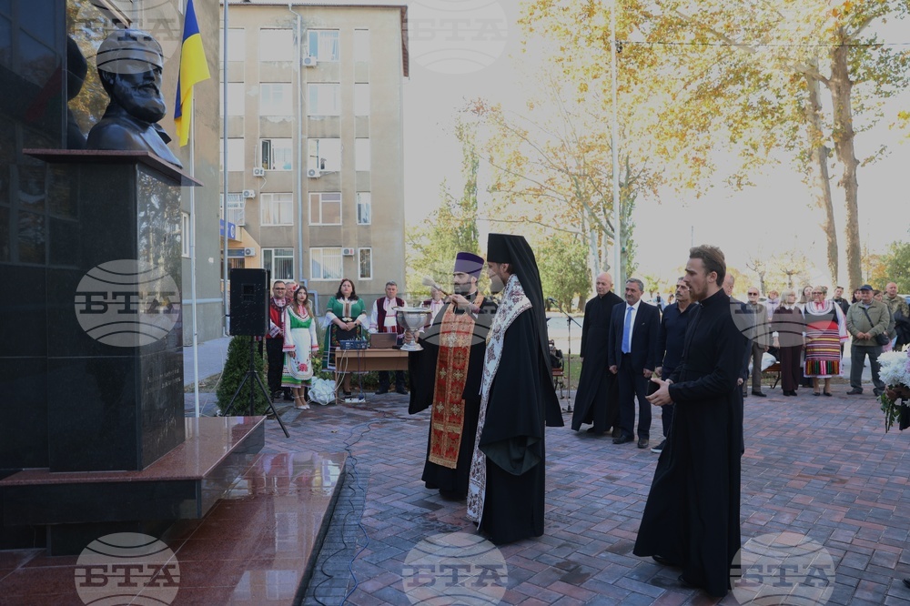 Украйна - Измаил - обновен паметник на Христо Ботев - откриване