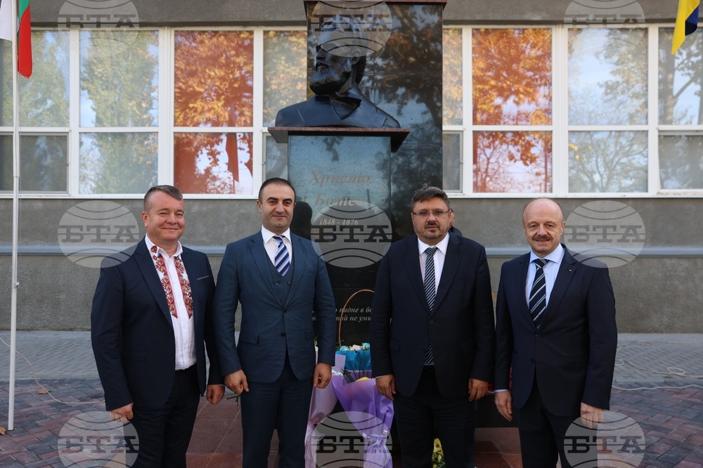 Украйна - Измаил - обновен паметник на Христо Ботев - откриване