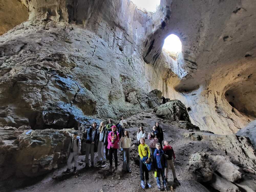 Ученици от Българското училище „Кирил и Методий“ в Париж участват в образователен маршрут в Троянския Балкан