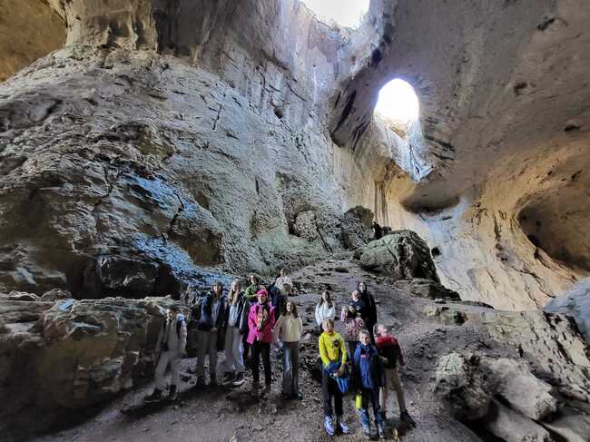 Ученици от Българското училище „Кирил и Методий“ в Париж участват в образователен маршрут в Троянския Балкан