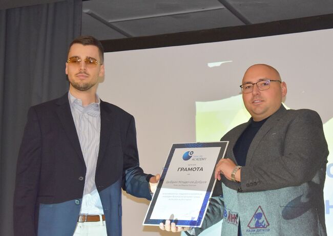 Кметът на Община Разград Добрин Добрев получи Грамота от единствената в страната кибер академия Cyber 360 Academy