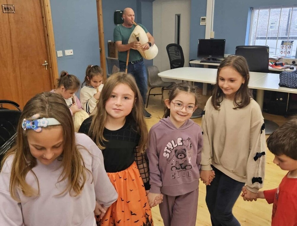 Открит урок „Гайдата – гласът на българските корени“ се състоя в Българското училище „Христо Ботев“ в Туламор, Ирландия