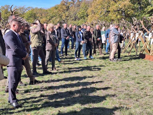 Областна администрация Разград: Областният управител Владимир Димитров присъства на традиционното изложение на ловни трофеи от благороден елен