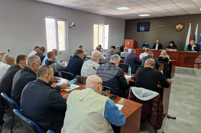 Четири допълнителни докладни бяха включени в дневния ред на заседанието на Общински съвет – Омуртаг