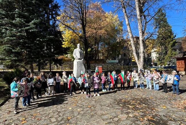 Община Чепеларе: По пътя на будителите – Чепеларе отдаде почит на духовните си водачи