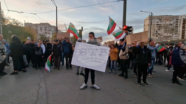 Възстановено е движението до метростанция "Западен парк", което беше спряно за около час от протест на жители на столичния район "Люлин"