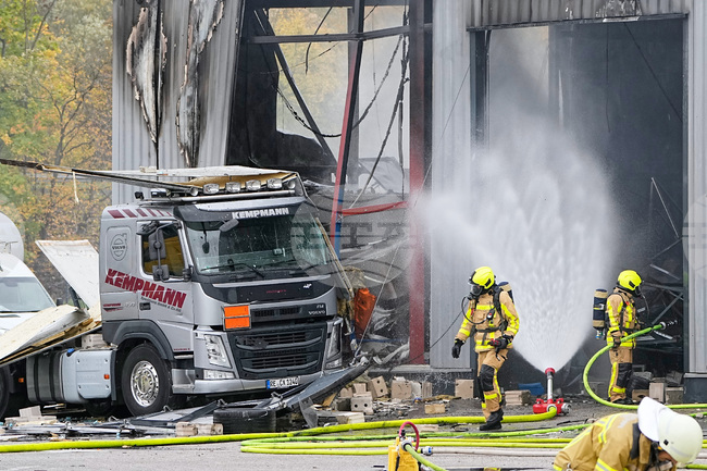 Четирима души бяха ранени при взрив на камион цистерна в германския град Кастроп-Рауксел