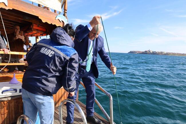 Министър Манол Генов: Колкото по-синьо е Черно море, толкова по-ясно е бъдещето му