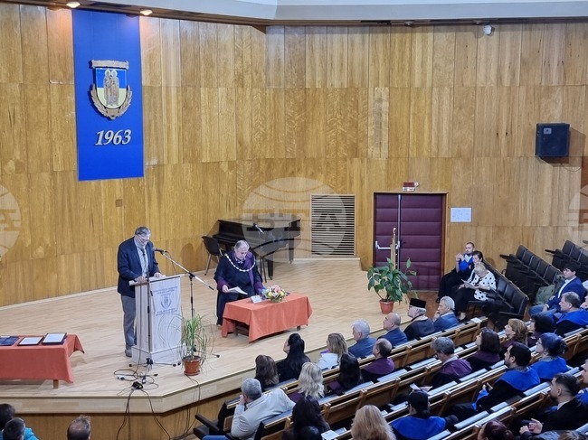 Проф. Анчо Калоянов изнесе лекция за значимостта на Деня на народните будители при честването във Великотърновския университет