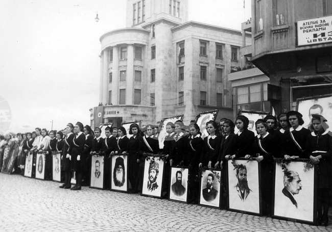 Отбелязваме Деня на народните будители