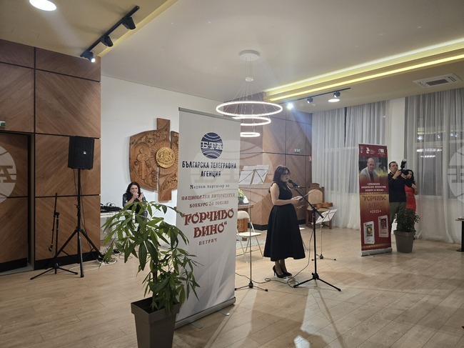 Надежда Дюлгерова, Марина Козарева и Тодор Билчев спечелиха първите места в двете възрастови групи в конкурса "Горчиво вино"