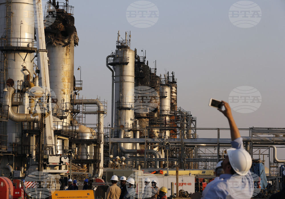 Саудитската "Арамко" обмисля продажбата на до пет газови електроцентрали, съобщава Ройтерс