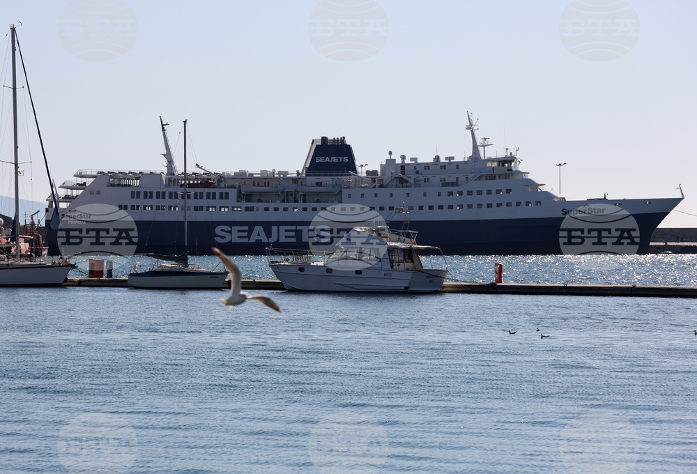 Ten Bulgarians Rescued from Damaged Boat in the Aegean