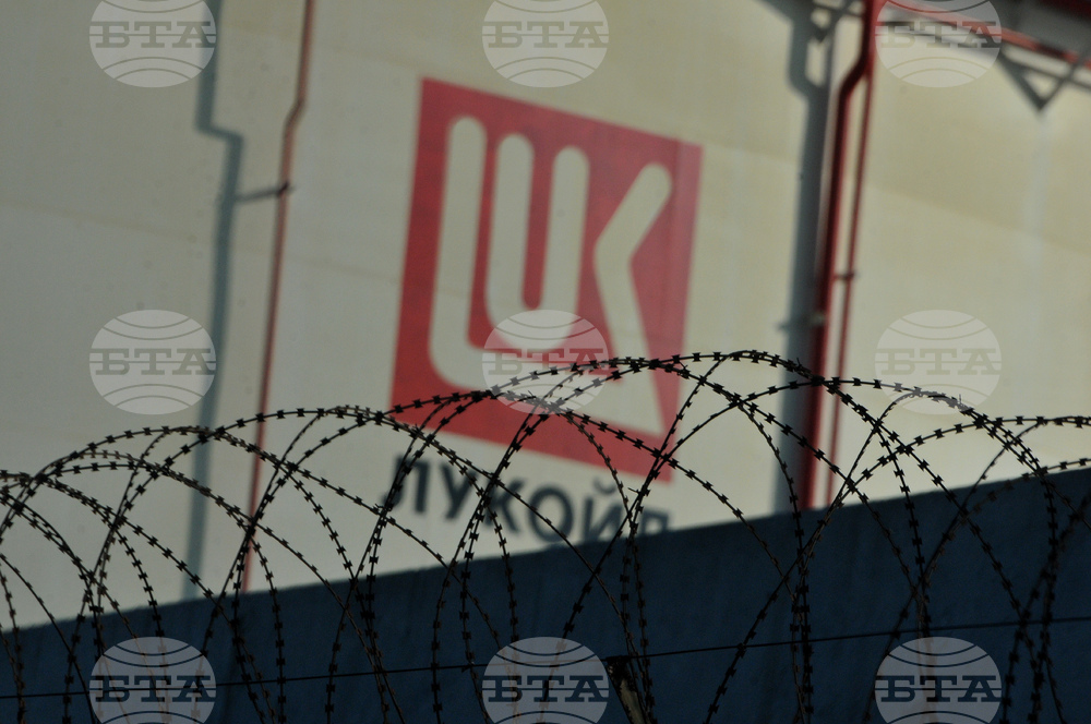 "Лукойл" е приела оферта за придобиване на чуждестранните ѝ активи от компанията "Гънвор"