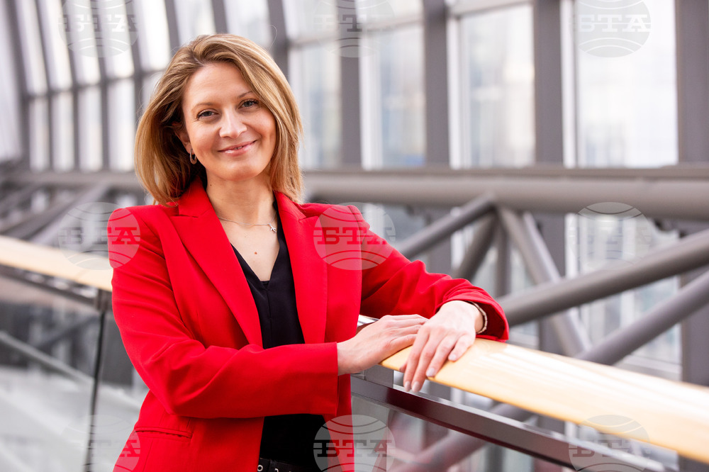 Цветелина Пенкова награждава млади творци във Велико Търново, в Силистра с младежи отбелязва Световния ден на рециклирането