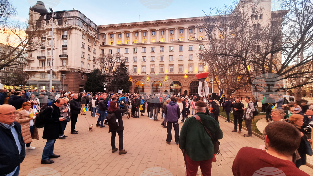 Protesters in Downtown Sofia Call for President Radev's Impeachment, Military Aid to Ukraine