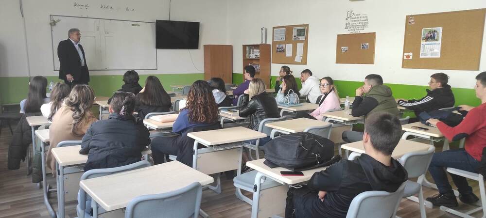 Окръжен съд – Търговище: За пътно-транспортните престъпления и нарушения говори пред единадесетокласници съдия Йордан Иванов