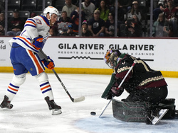 Oilers Coyotes Hockey