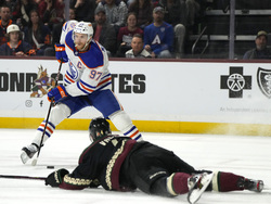 Oilers Coyotes Hockey