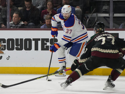 Oilers Coyotes Hockey
