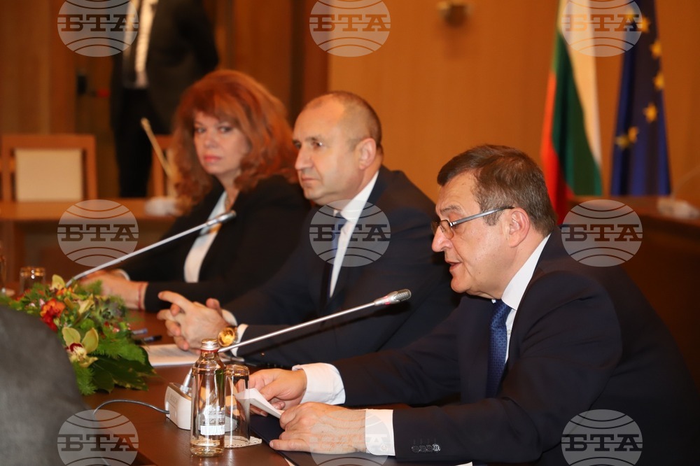Министър Пенов: Ще предложим промени в учебните програми