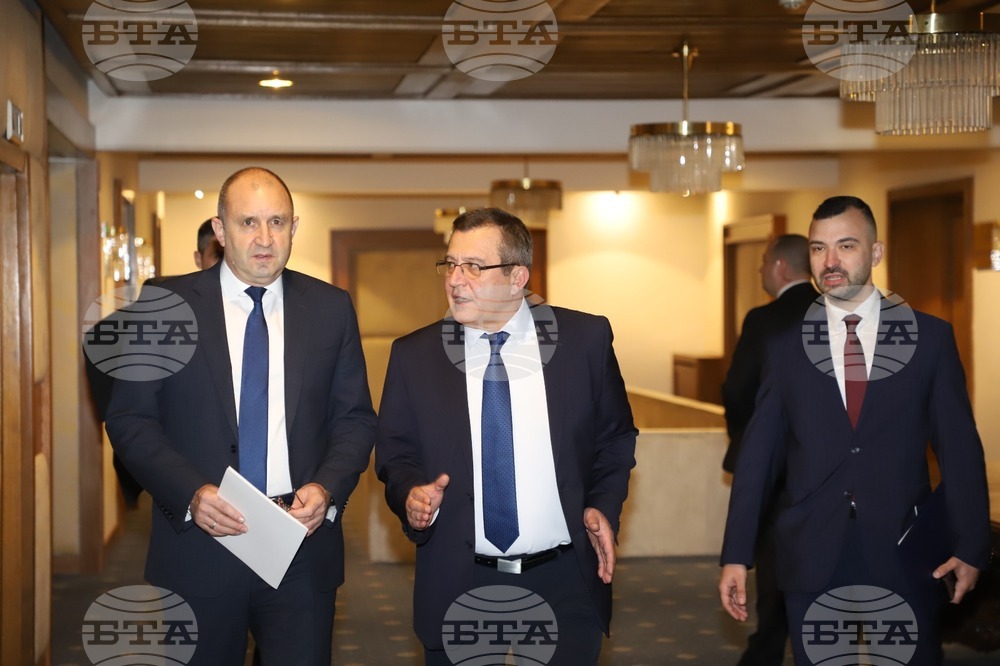Държавата ще се намеси, ако образованието започне да става бизнес, заяви президентът Румен Радев