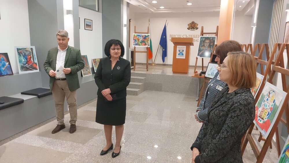 Окръжен съд – Кюстендил: С изложба на рисунки от ученическия конкурс на Кюстендилски съдебен район, ВСС и МОН отбелязаха 9- та годишнина на Образователната си програма