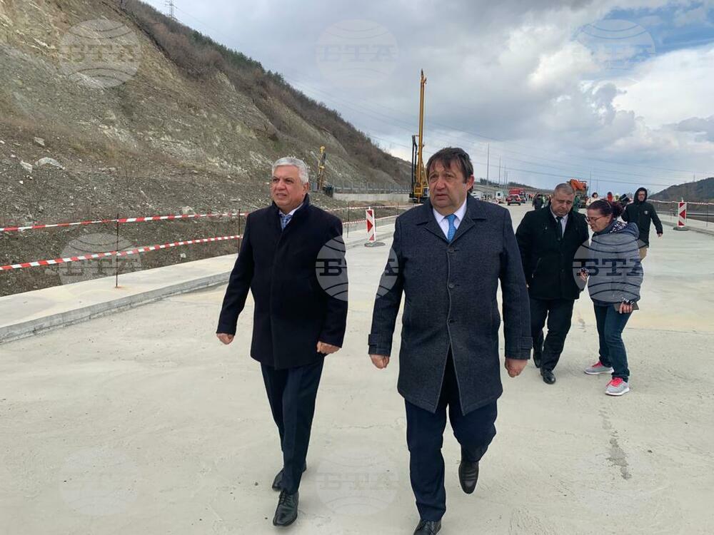 Министър Шишков: Започва укрепването на свлачището преди тунел „Железница” на АМ „Струма”