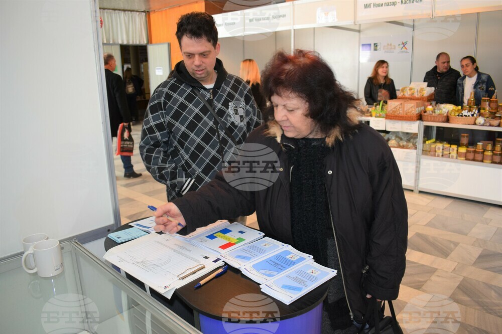 ОИЦ-Добрич участва в традиционното изложение на местни продукти в Добрич