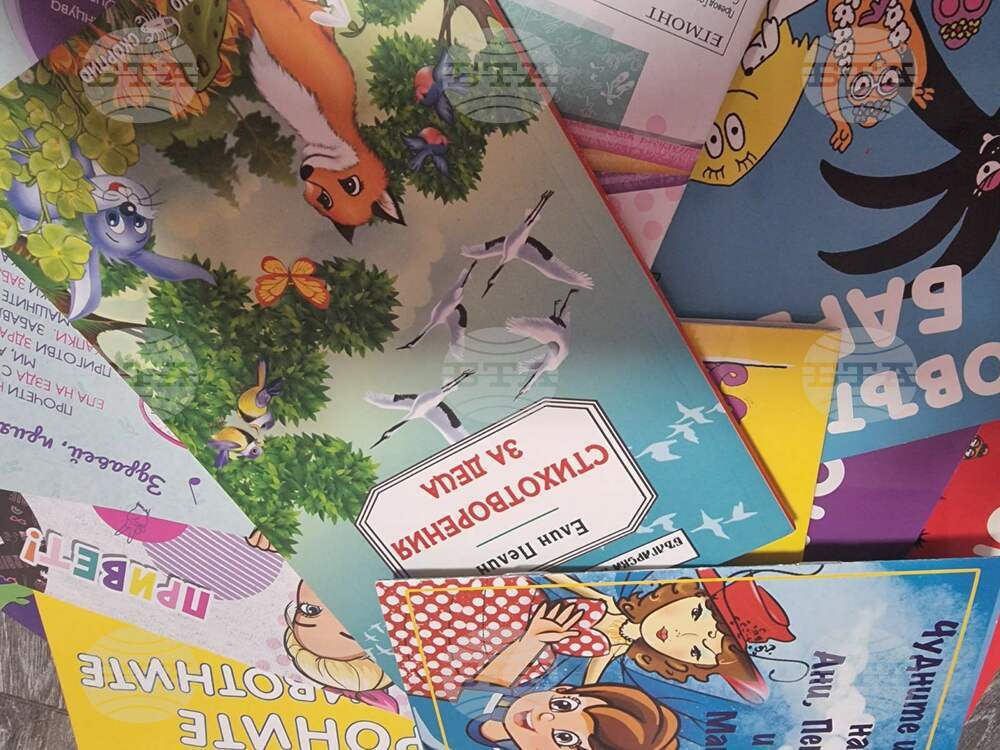 Децата заменят класическата книга на хартия с електронна, но обичат да четат, казва Валентина Петрова от старозагорската библиотека "Родина"