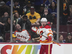 Flames Canucks Hockey