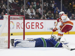 Flames Canucks Hockey