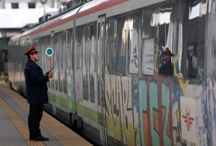 Проблем със софтуера на Централната гара в София е довел до отменени и закъснели влакове снощи