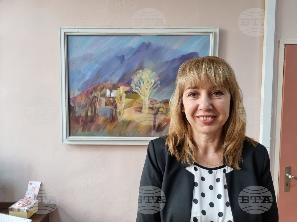 В света на емотиконите нека не забравяме силата на думите, каза Весела Паскалева, тазгодишният носител на наградата „Аргира Жечкова“