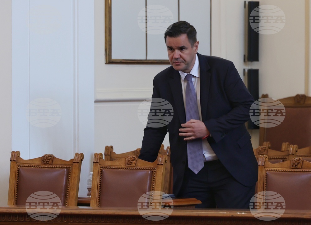 Economy Minister: Bulgaria Needs New Budget or Budget Extension Law to Make Payments after June 10
