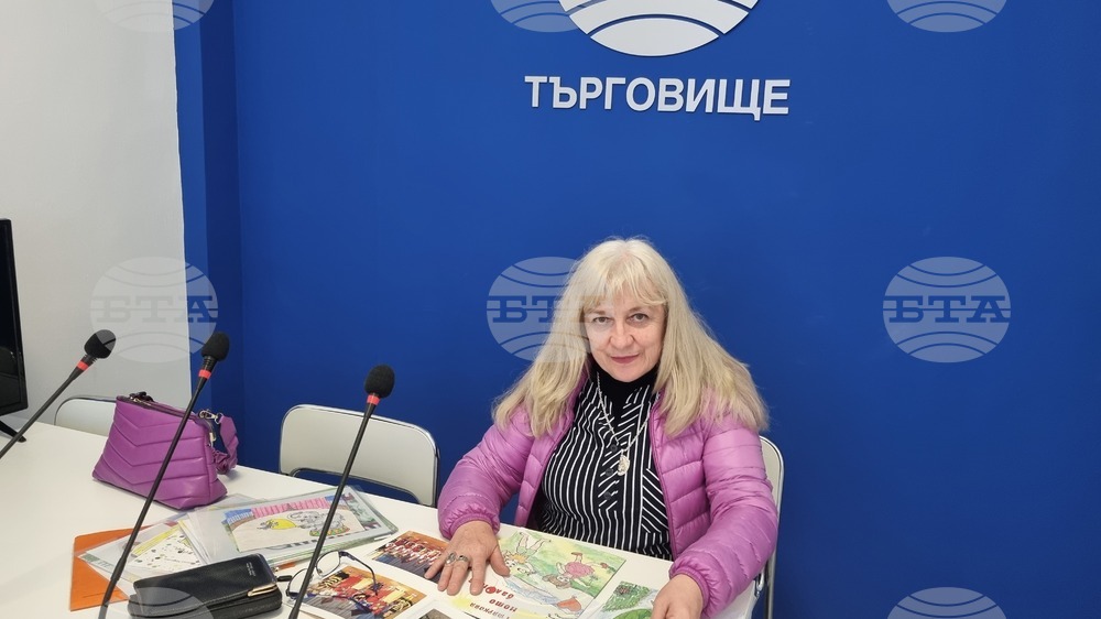 Детска учителка от Търговище издава книги със сценарии, които сама илюстрира