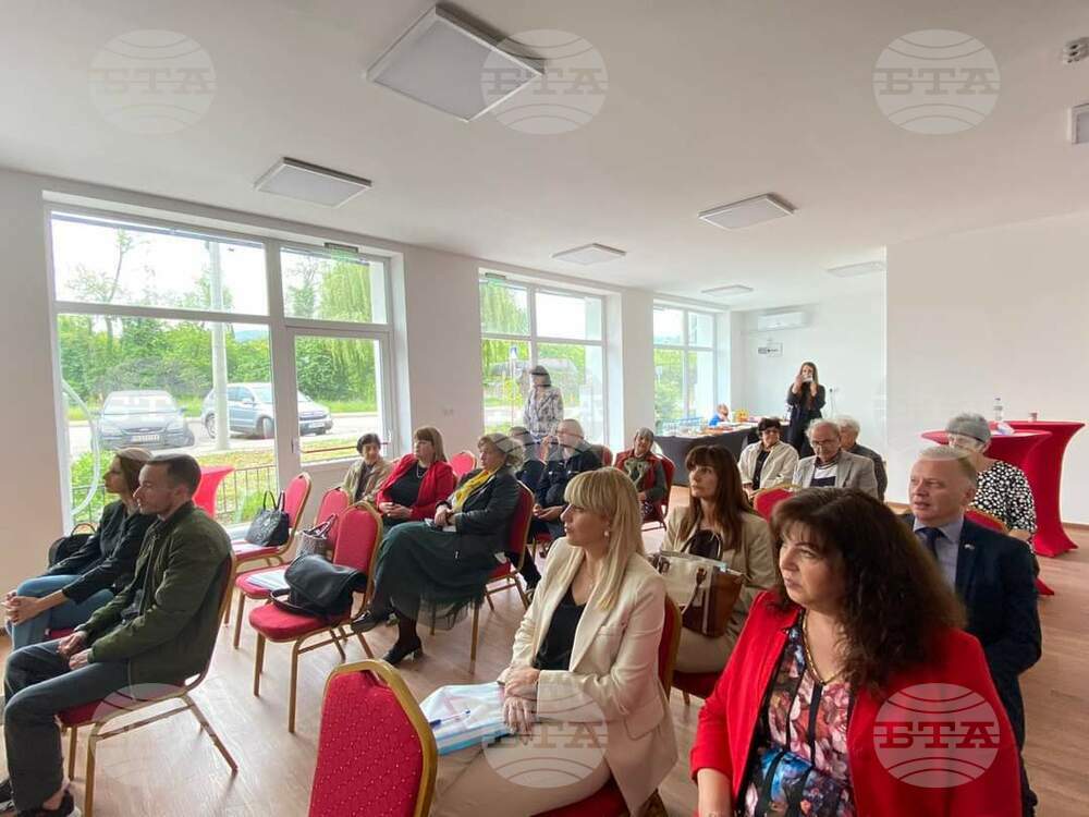 Обществена дискусия за добрите практики в предоставянето на интегрирани социално-здравни услуги проведе Община Перник